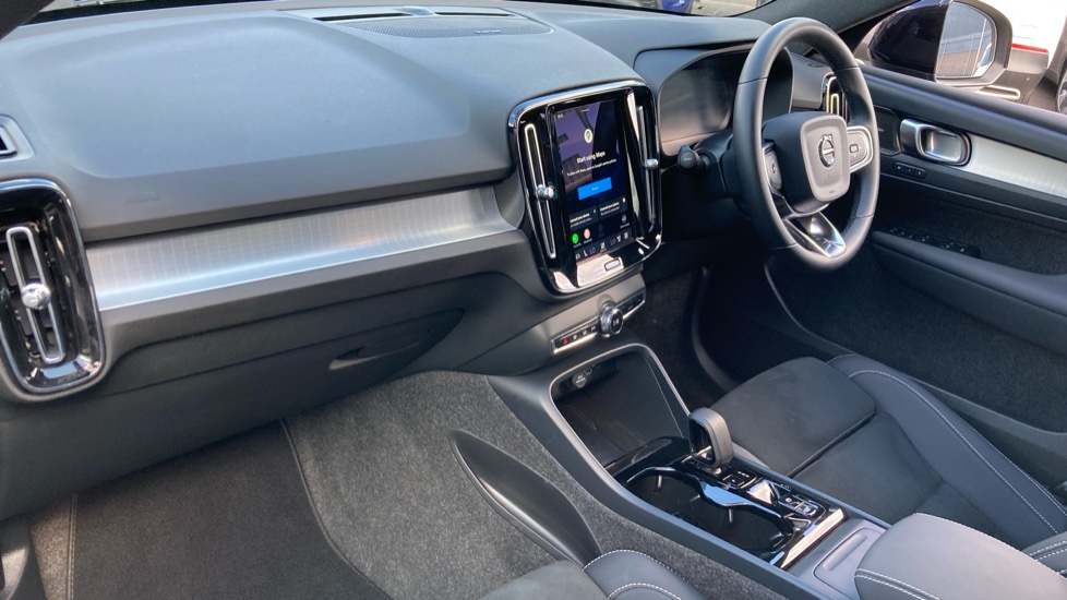 Volvo XC40 2.0 B4P Ultra Black Edition 5dr Auto Petrol Estate - Image 9