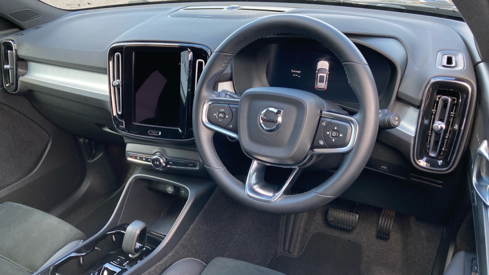 Volvo XC40 2.0 B4P Ultra Black Edition 5dr Auto Petrol Estate - Image 11