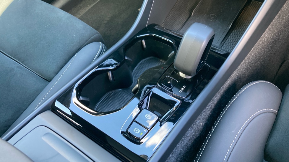 Volvo XC40 2.0 B4P Ultra Black Edition 5dr Auto Petrol Estate - Image 26
