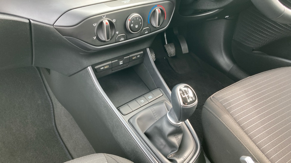 Hyundai i20 1.0T GDi 48V MHD SE Connect 5dr Petrol Hatchback - Image 13