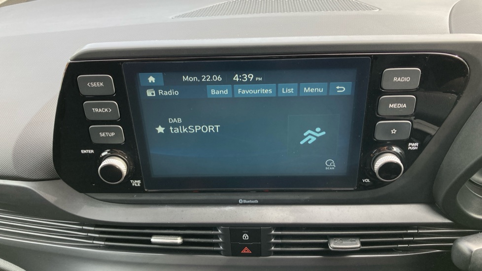 Hyundai i20 1.0T GDi 48V MHD SE Connect 5dr Petrol Hatchback - Image 28
