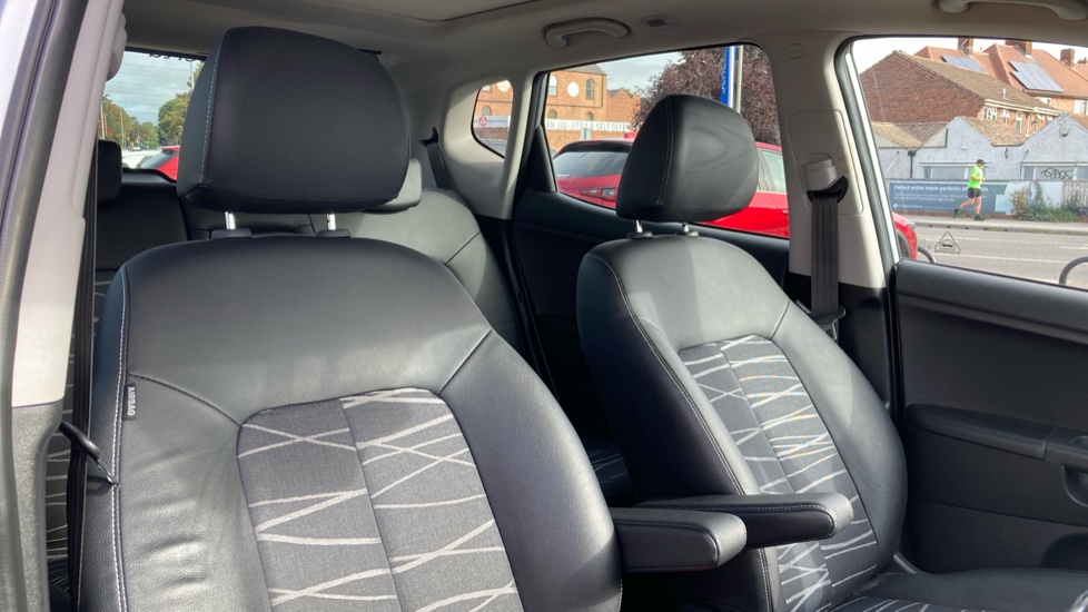 Kia Venga 1.6 ISG 4 5dr Petrol Hatchback - Image 21