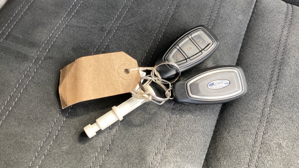 Ford Kuga 1.5 TDCi ST-Line X 5dr 2WD Diesel Estate - Image 20
