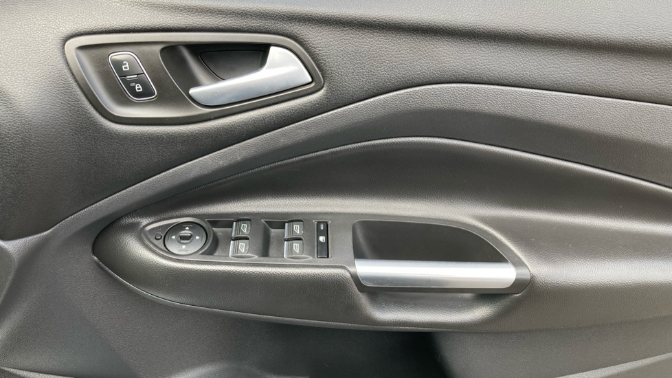 Ford Kuga 1.5 TDCi ST-Line X 5dr 2WD Diesel Estate - Image 23