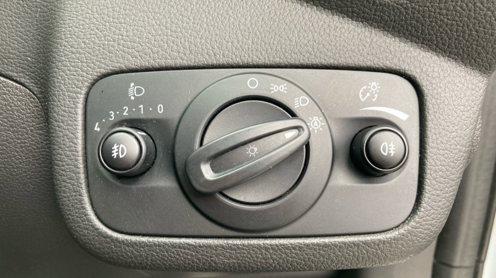Ford Kuga 1.5 TDCi ST-Line X 5dr 2WD Diesel Estate - Image 38