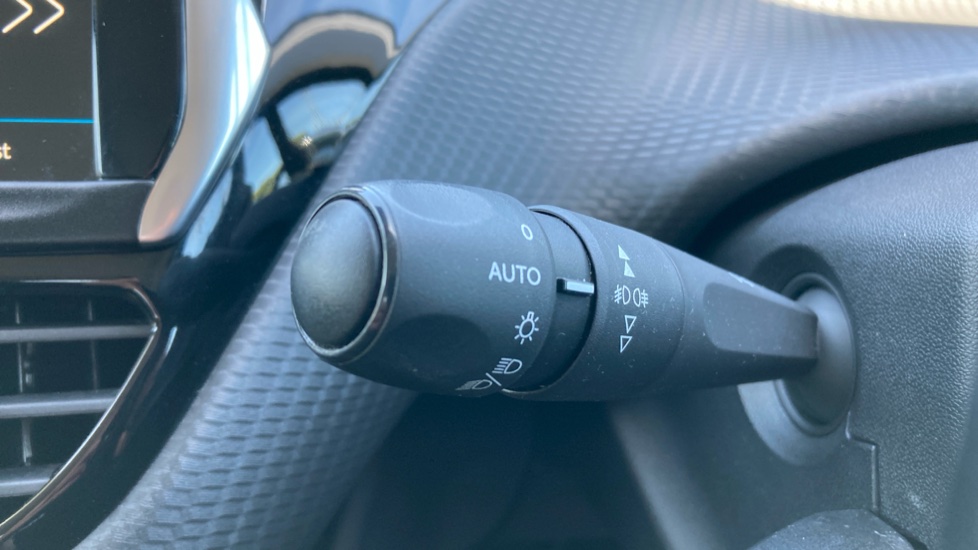 Peugeot 208 1.2 PureTech 82 Tech Edition 5dr [Start Stop] Petrol Hatchback - Image 34