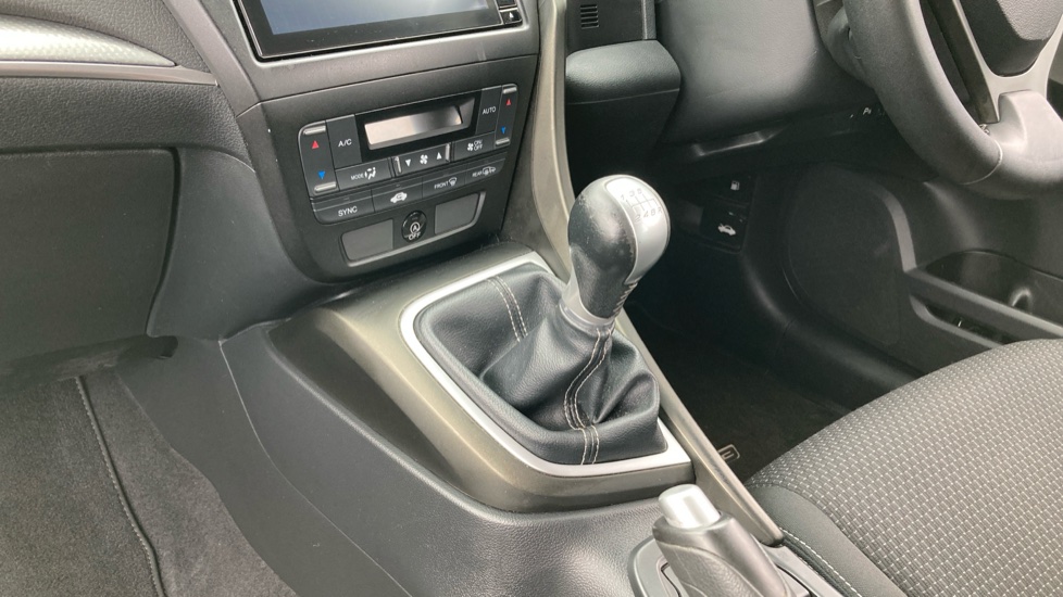 Honda Civic 1.4 i-VTEC SE Plus 5dr [Nav] Petrol Hatchback - Image 13