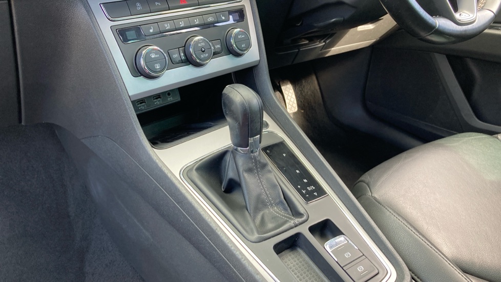 SEAT Leon 2.0 TDI 150 Xcellence [EZ] 5dr Diesel Estate - Image 13