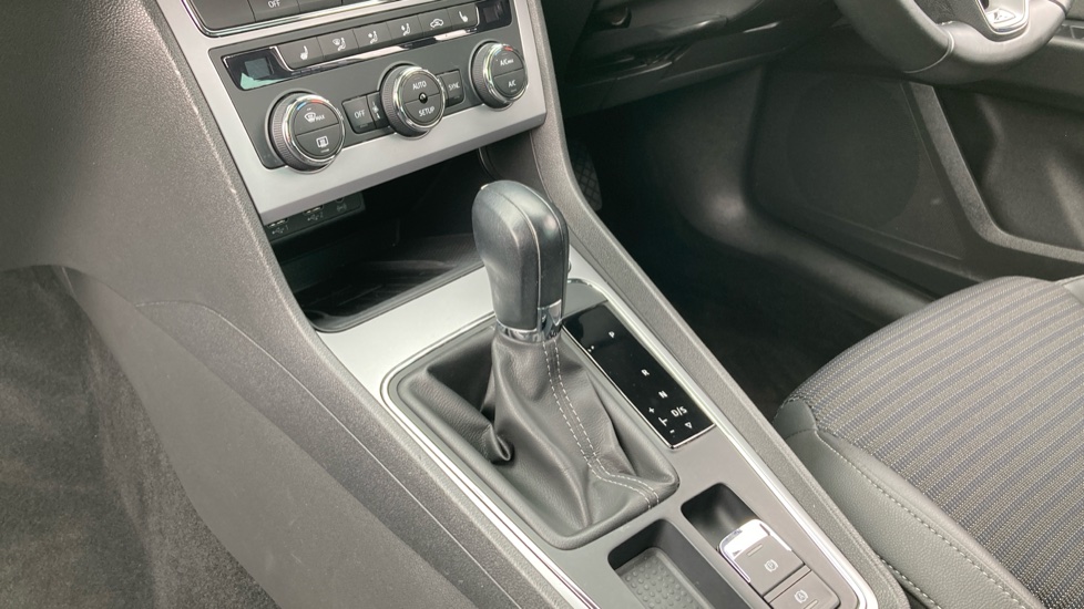 SEAT Leon 1.4 EcoTSI 150 Xcellence Technology 5dr DSG Petrol Hatchback - Image 13