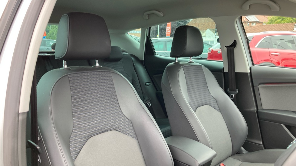SEAT Leon 1.4 EcoTSI 150 Xcellence Technology 5dr DSG Petrol Hatchback - Image 21