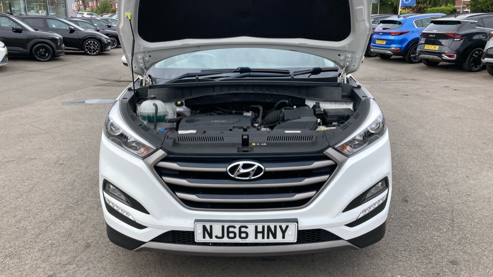 Hyundai TUCSON 1.7 CRDi Blue Drive SE 5dr 2WD Diesel Estate - Image 8