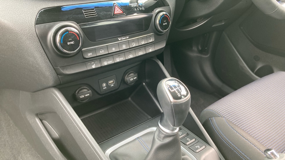 Hyundai TUCSON 1.7 CRDi Blue Drive SE 5dr 2WD Diesel Estate - Image 13