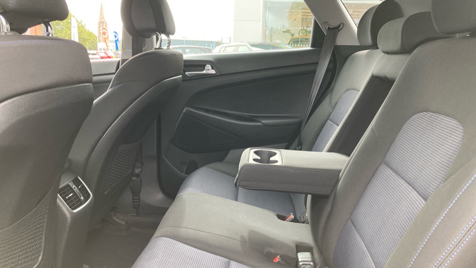 Hyundai TUCSON 1.7 CRDi Blue Drive SE 5dr 2WD Diesel Estate - Image 16