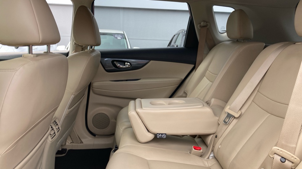 Nissan X-Trail 1.6 dCi Tekna 5dr Diesel Station Wagon - Image 16