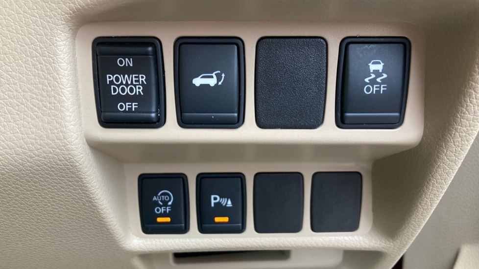 Nissan X-Trail 1.6 dCi Tekna 5dr Diesel Station Wagon - Image 39