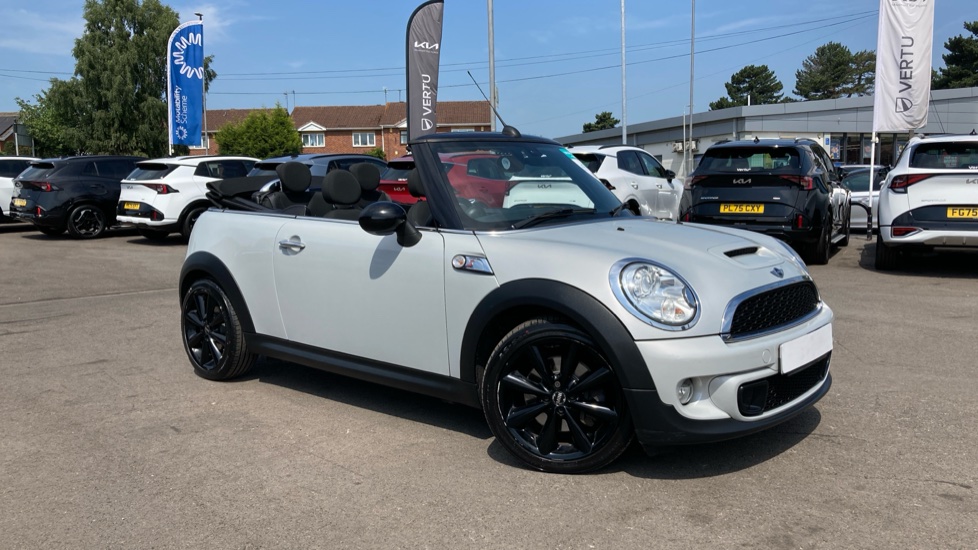 MINI Convertible 1.6 Cooper S 2dr Petrol Convertible - Image 37
