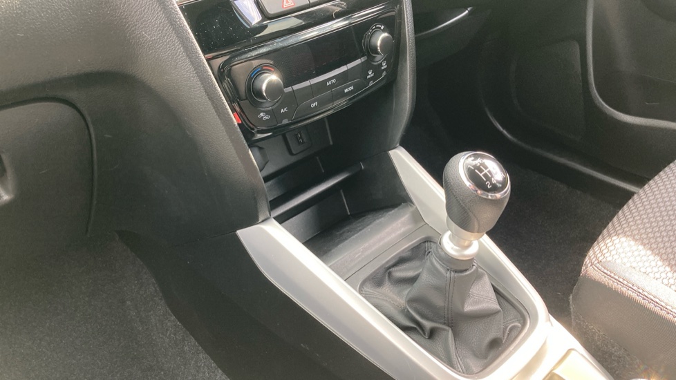 Suzuki Vitara 1.6 DDiS SZ-T 5dr Diesel Estate - Image 13