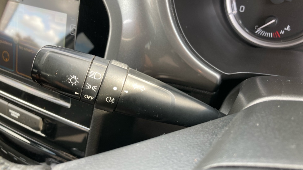 Suzuki Vitara 1.6 DDiS SZ-T 5dr Diesel Estate - Image 35