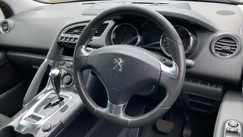 Peugeot 3008 1.6 BlueHDi 120 Allure 5dr EAT6 Diesel Estate - Image 11