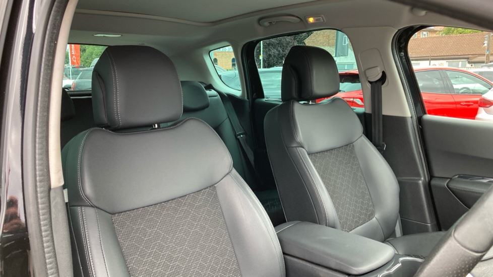Peugeot 3008 1.6 BlueHDi 120 Allure 5dr EAT6 Diesel Estate - Image 21