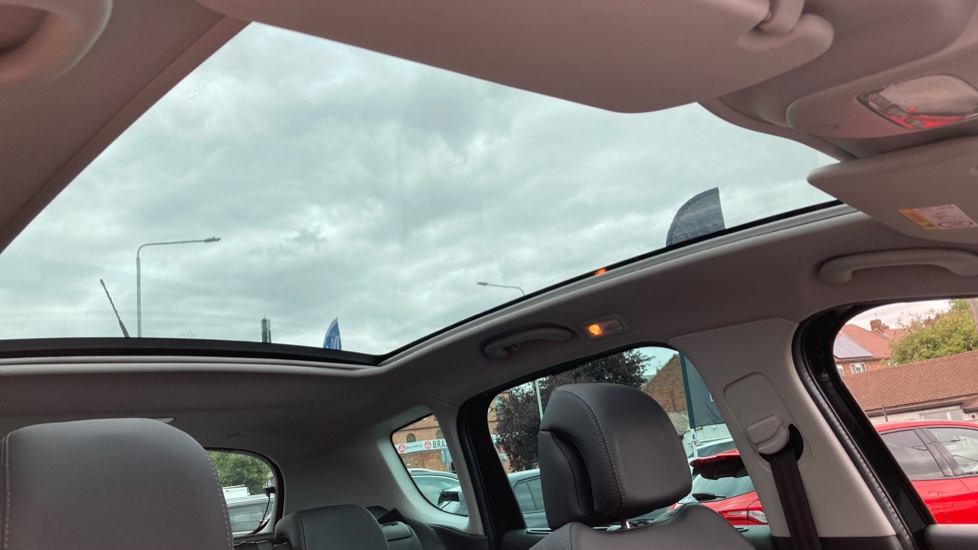 Peugeot 3008 1.6 BlueHDi 120 Allure 5dr EAT6 Diesel Estate - Image 32