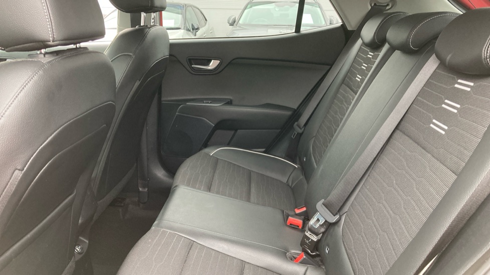 Kia Stonic 1.0T GDi 48V GT-Line 5dr DCT Petrol Estate - Image 16