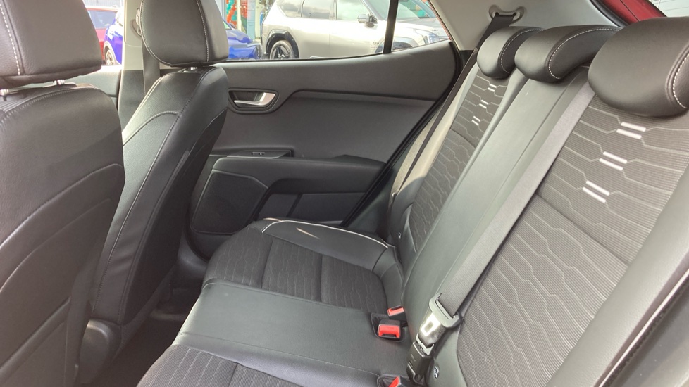 Kia Stonic 1.0T GDi 48V GT-Line S 5dr Petrol Estate - Image 16