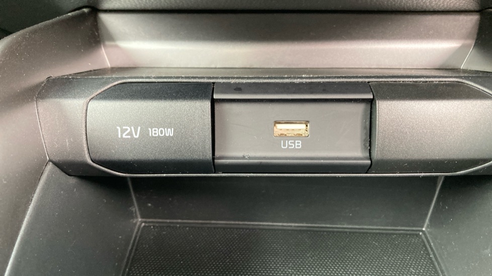 Kia Stonic 1.0T GDi 48V GT-Line S 5dr Petrol Estate - Image 24