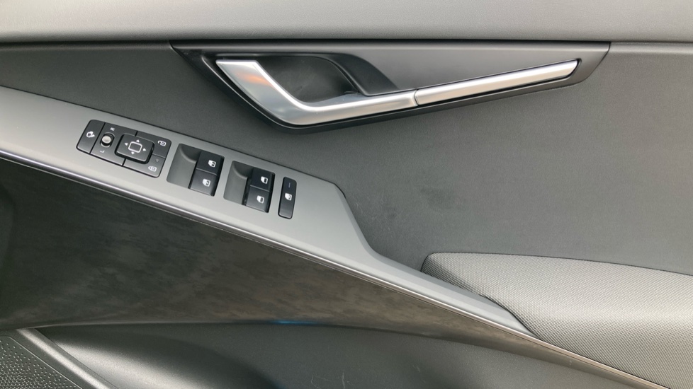 Kia Niro 1.6 GDi Hybrid 3 5dr DCT Hybrid Estate - Image 23