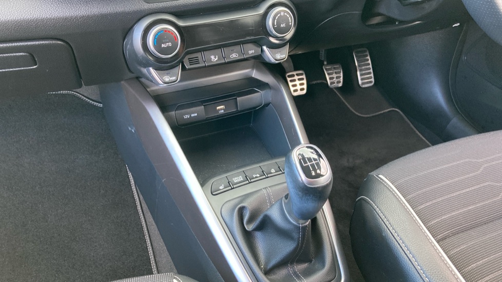 Kia Stonic 1.0T GDi 48V GT-Line S 5dr Petrol Estate - Image 13