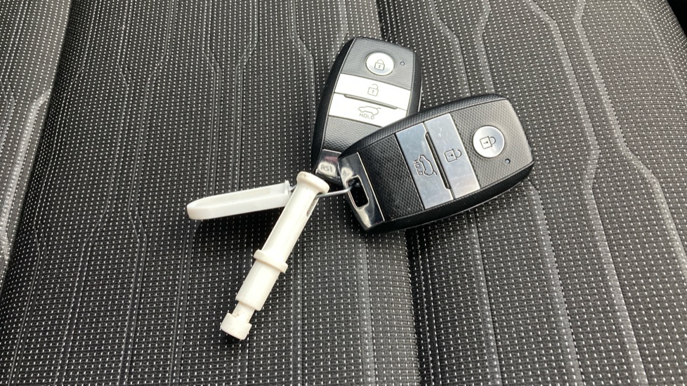 Kia Stonic 1.0T GDi 48V GT-Line S 5dr Petrol Estate - Image 20
