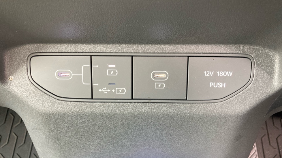 Kia EV3 150kW GT-Line S 81.4kWh 5dr Auto Electric Estate - Image 31