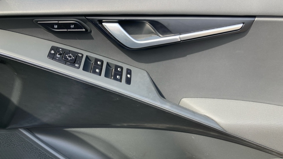 Kia Niro 1.6 GDi Hybrid 4 5dr DCT Hybrid Estate - Image 23