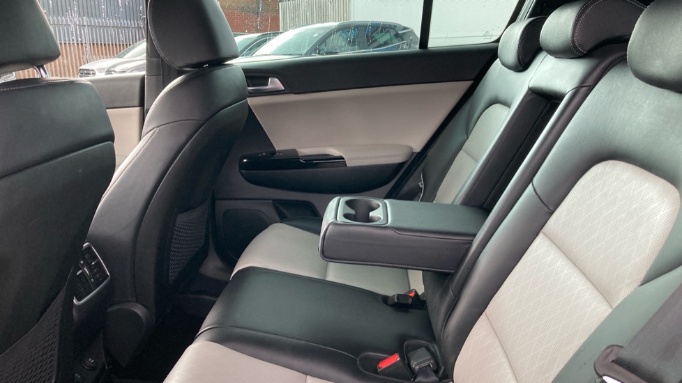 Kia Sportage 1.6T GDi ISG GT-Line 5dr DCT Auto [AWD] Petrol Estate - Image 16