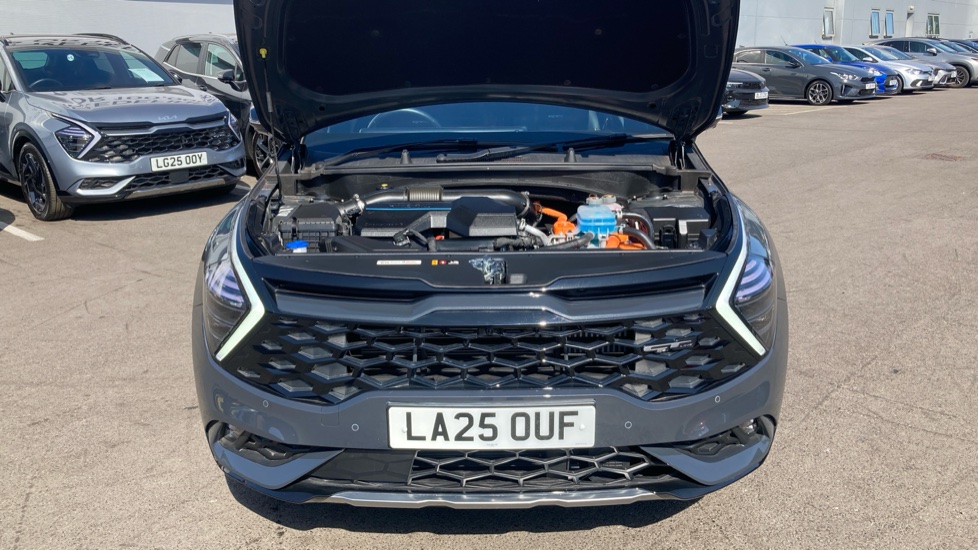 Kia Sportage 1.6T GDi 241 PHEV GT-Line S 5dr Auto AWD Estate - Image 8