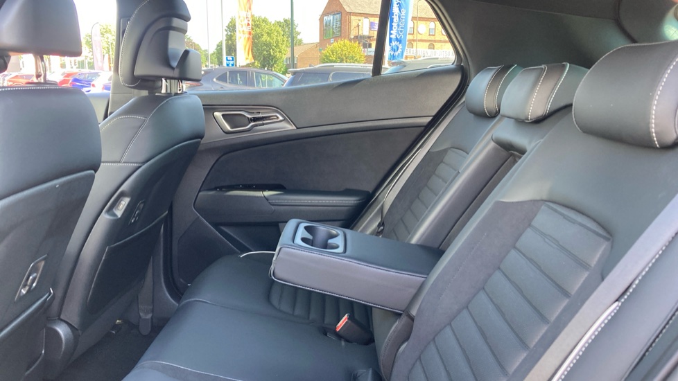 Kia Sportage 1.6T GDi 241 PHEV GT-Line S 5dr Auto AWD Estate - Image 16