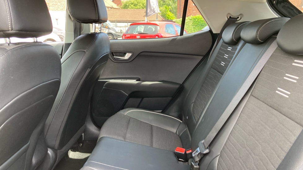 Kia Stonic 1.0T GDi 99 GT-Line 5dr DCT Petrol Estate - Image 16