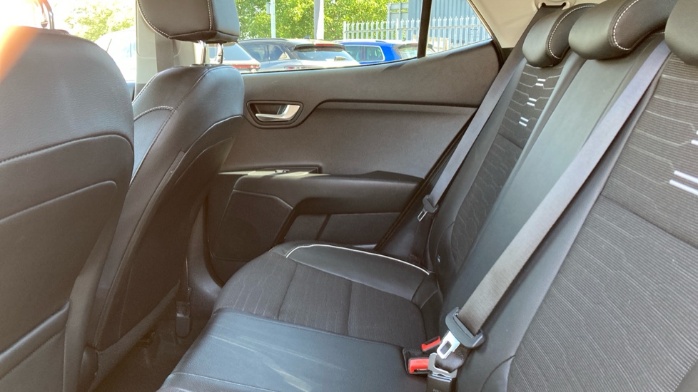 Kia Stonic 1.0T GDi 48V GT-Line S 5dr DCT Petrol Estate - Image 16