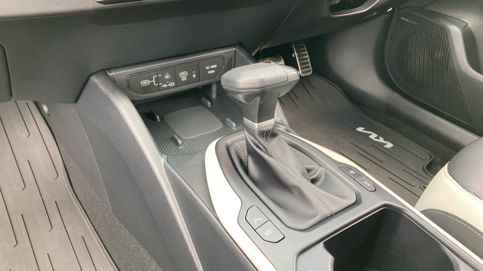 Kia K4 1.0T-GDi 115 48V GT-Line S 5dr DCT Petrol Hatchback - Image 13