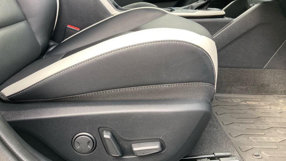 Kia K4 1.0T-GDi 115 48V GT-Line S 5dr DCT Petrol Hatchback - Image 22