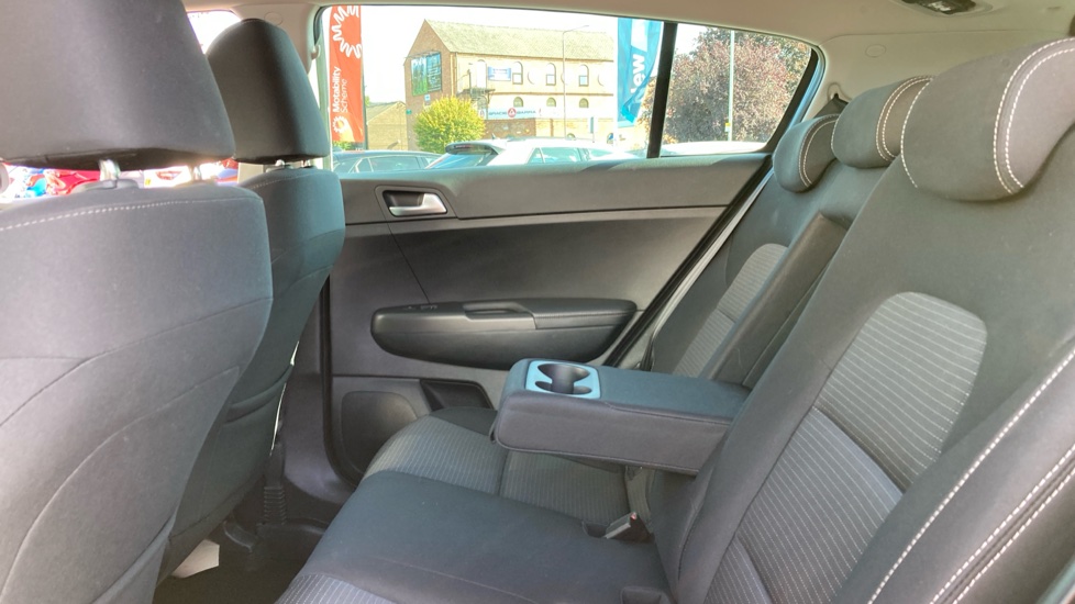 Kia Sportage 1.6 CRDi 48V ISG 2 5dr DCT Auto Diesel Estate - Image 16