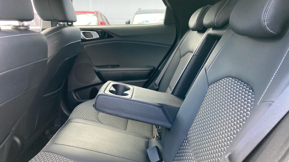Kia Xceed 1.0T GDi ISG Connect 5dr Petrol Hatchback - Image 16