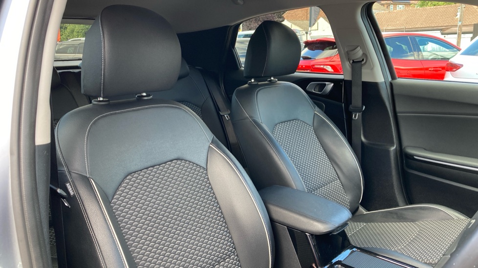 Kia Xceed 1.0T GDi ISG Connect 5dr Petrol Hatchback - Image 21