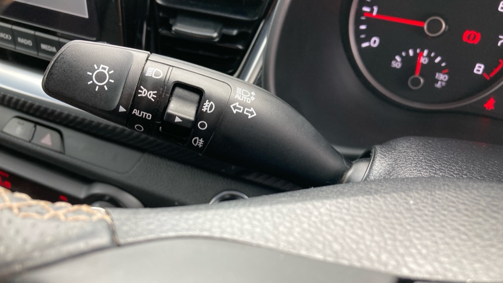 Kia Stonic 1.0T GDi 48V GT-Line S 5dr DCT Petrol Estate - Image 36