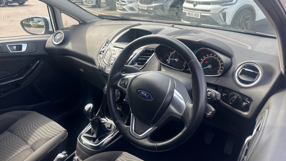 Ford Fiesta 1.25 82 Zetec 5dr Petrol Hatchback - Image 11