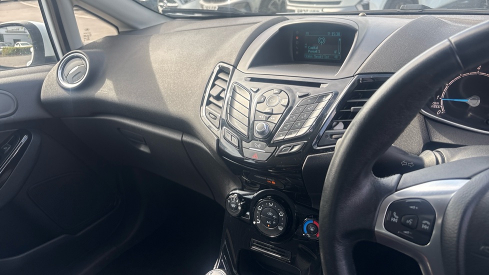 Ford Fiesta 1.25 82 Zetec 5dr Petrol Hatchback - Image 14