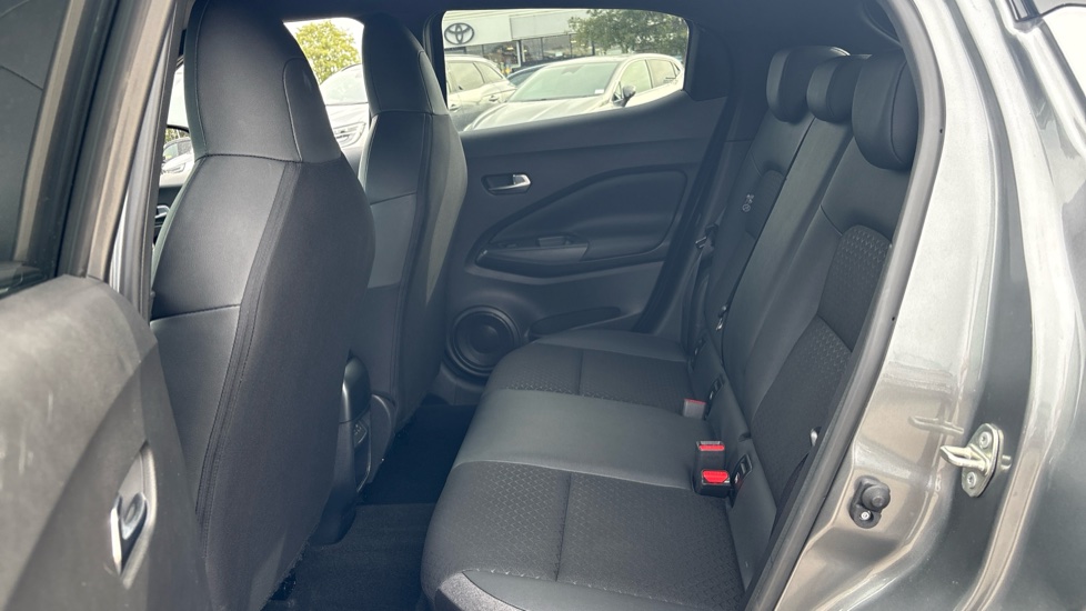 Nissan Juke 1.6 Hybrid N-Connecta 5dr Auto Hybrid Hatchback - Image 16