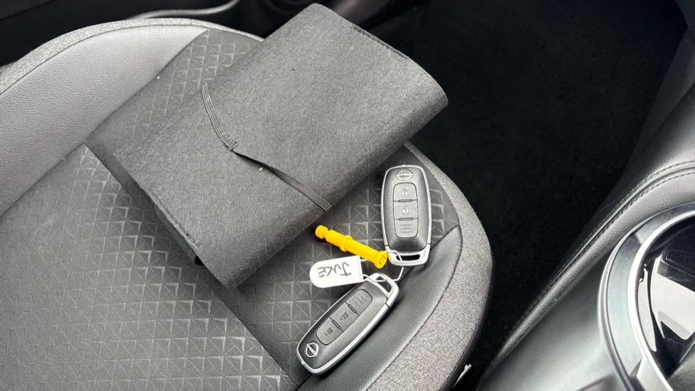 Nissan Juke 1.6 Hybrid N-Connecta 5dr Auto Hybrid Hatchback - Image 19