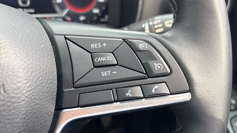 Nissan Juke 1.6 Hybrid N-Connecta 5dr Auto Hybrid Hatchback - Image 23