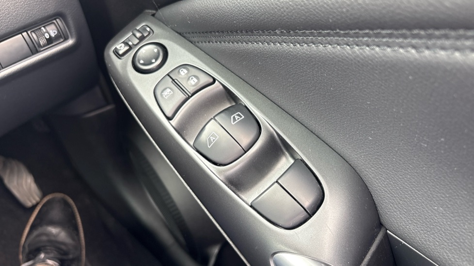 Nissan Juke 1.6 Hybrid N-Connecta 5dr Auto Hybrid Hatchback - Image 25